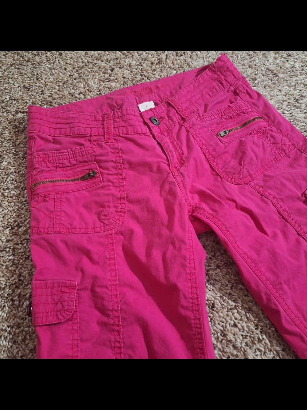 Sold -- Vintage Y2K Arizona Jean Co. Hot Pink Zipper Cargo Capris Size 3 - Picture 3 of 7